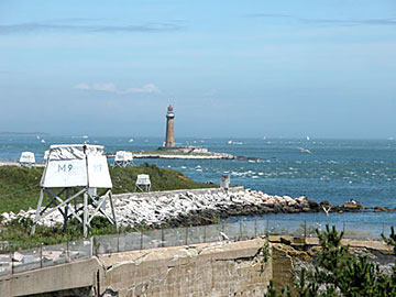 Little Gull Island Lighthouse in the distance